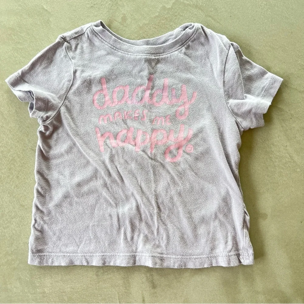 Old‎ Navy Toddler Kids Lavender Graphic Tee w/ Pink Script Daddy Makes Me Happy